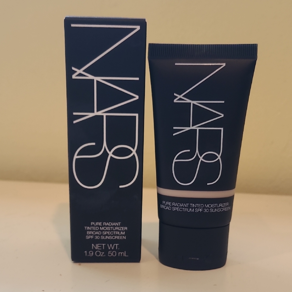 NARS Pure Radiant Tinted Moisturizer SPF 30 - Mykonos